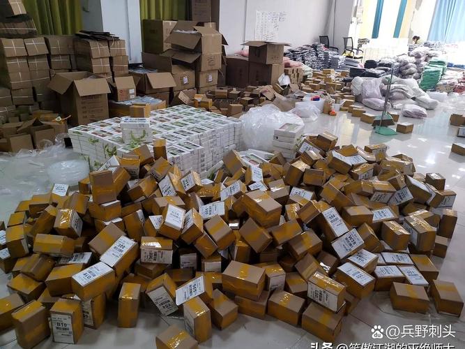 去顺丰快递发合香珠很多快递的照片饰品仓库打包好多货物货场图片真实